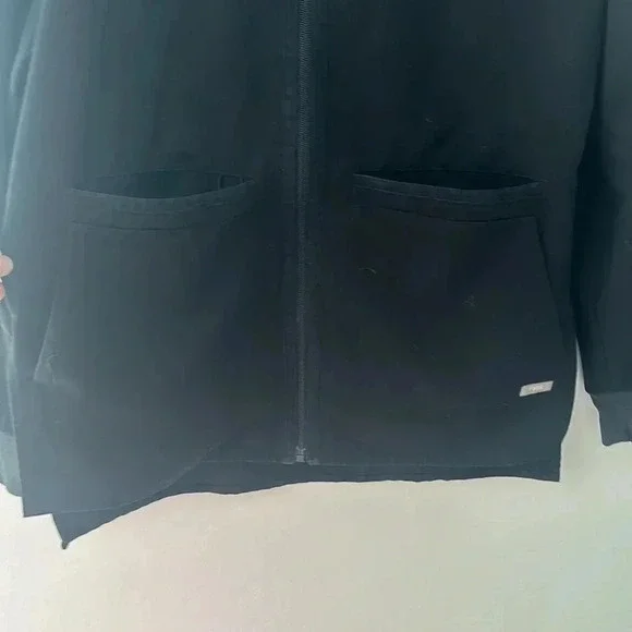 FIGS Bellery Scrub Jacket in Black - Picture 7 of 10